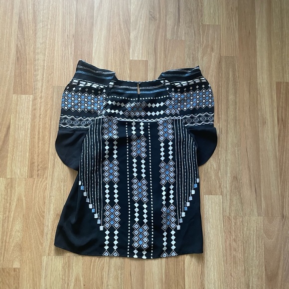 BCBGMAXAZRIA Maye Tribal Pattern Top size XS - Picture 3 of 3